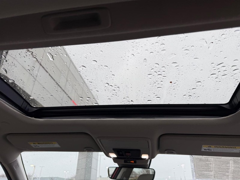 Honda Accord Hybrid Vehicle Full-screen Gallery Image 15