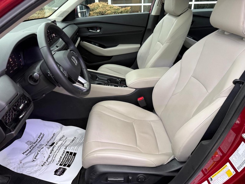 Honda Accord Hybrid Vehicle Full-screen Gallery Image 16