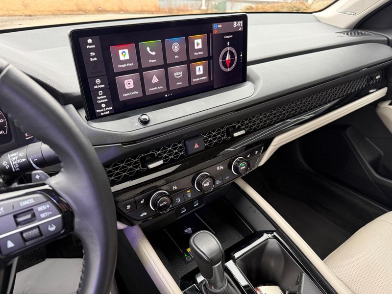 Honda Accord Hybrid Vehicle Full-screen Gallery Image 25