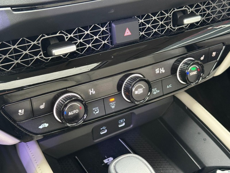 Honda Accord Hybrid Vehicle Full-screen Gallery Image 28