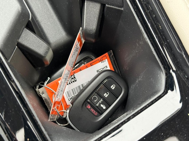 Honda Accord Hybrid Vehicle Full-screen Gallery Image 29