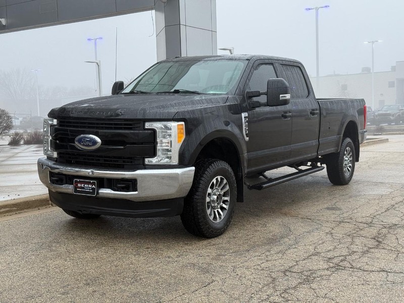 Ford Super Duty F-250 SRW Vehicle Full-screen Gallery Image 07