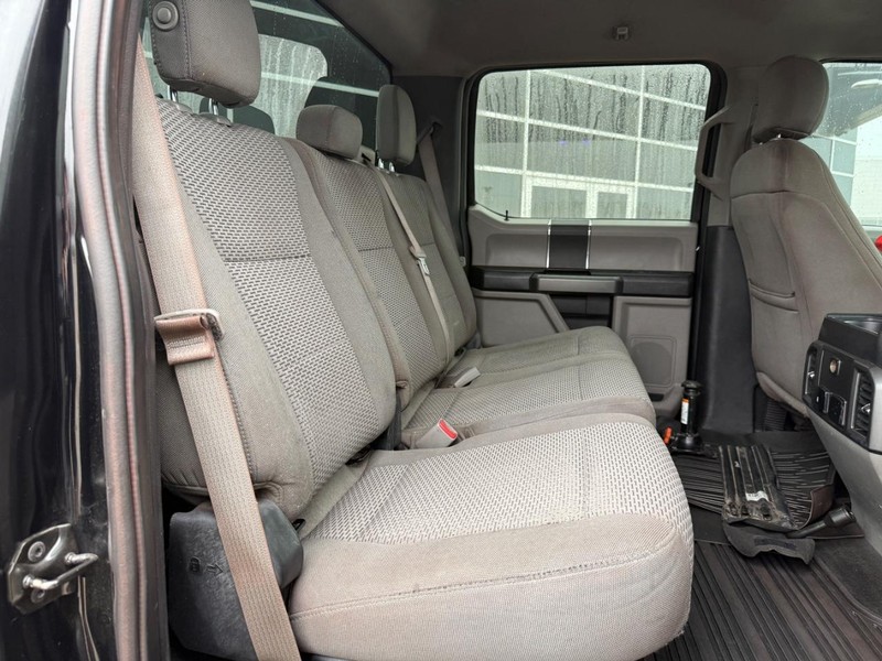 Ford Super Duty F-250 SRW Vehicle Full-screen Gallery Image 12