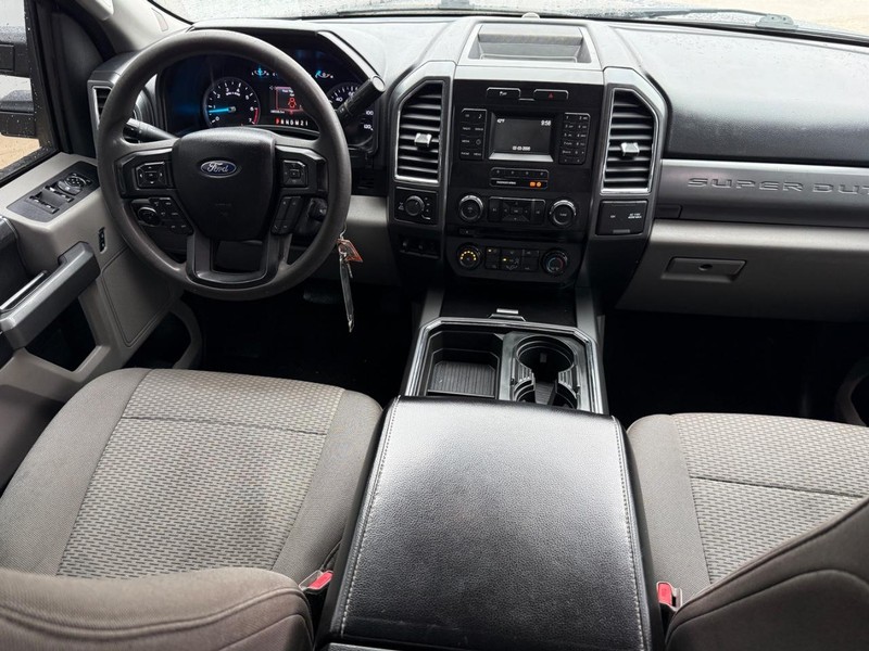 Ford Super Duty F-250 SRW Vehicle Full-screen Gallery Image 13