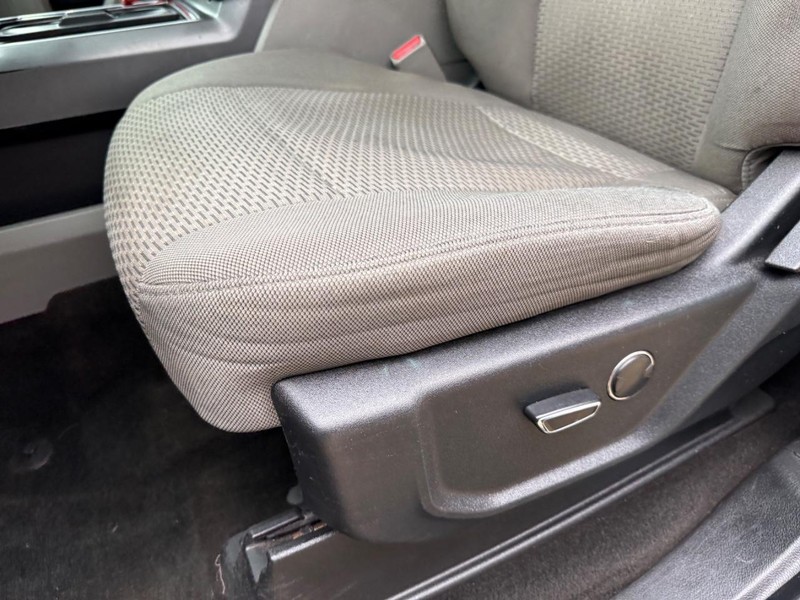 Ford Super Duty F-250 SRW Vehicle Full-screen Gallery Image 17