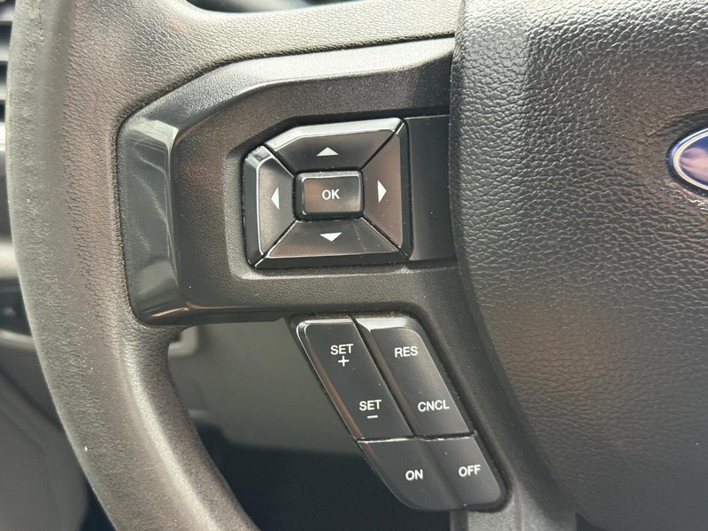 Ford Super Duty F-250 SRW Vehicle Full-screen Gallery Image 20