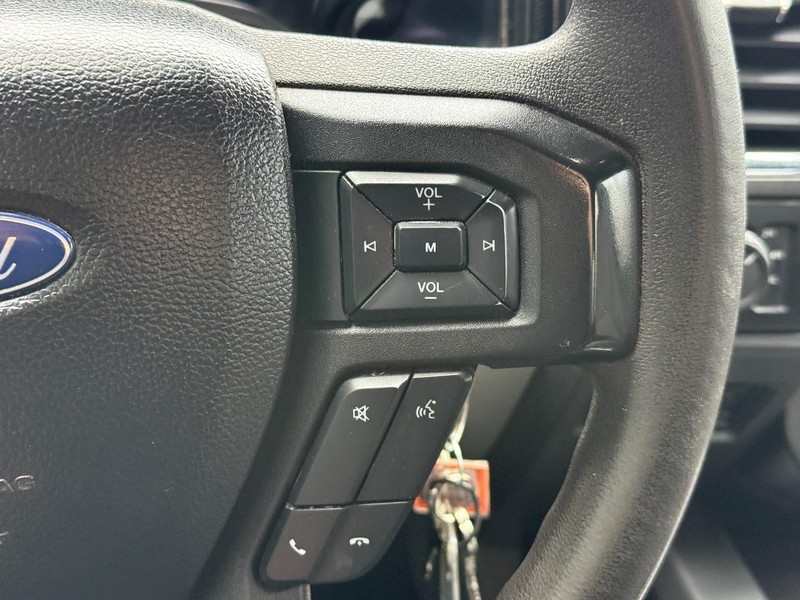 Ford Super Duty F-250 SRW Vehicle Full-screen Gallery Image 21