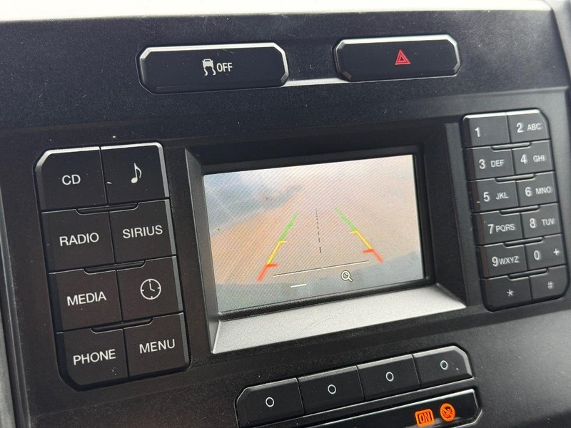 Ford Super Duty F-250 SRW Vehicle Full-screen Gallery Image 24