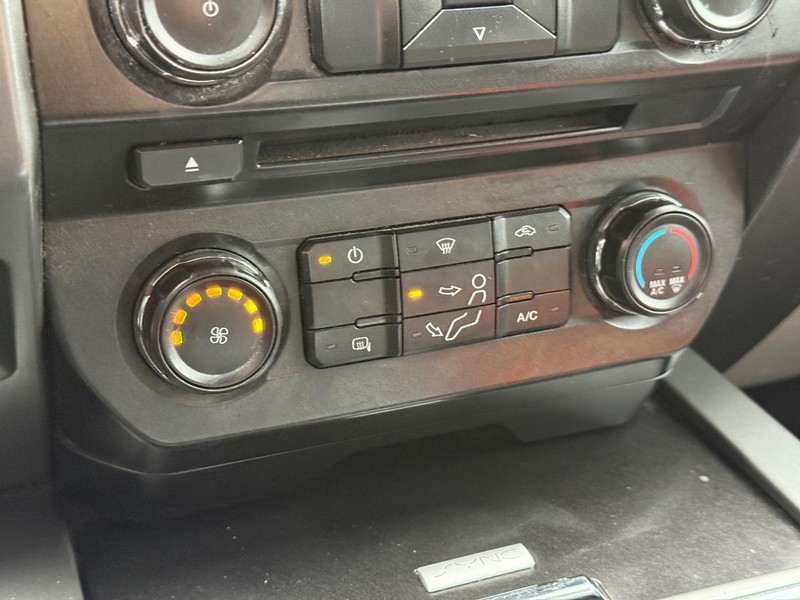 Ford Super Duty F-250 SRW Vehicle Full-screen Gallery Image 26