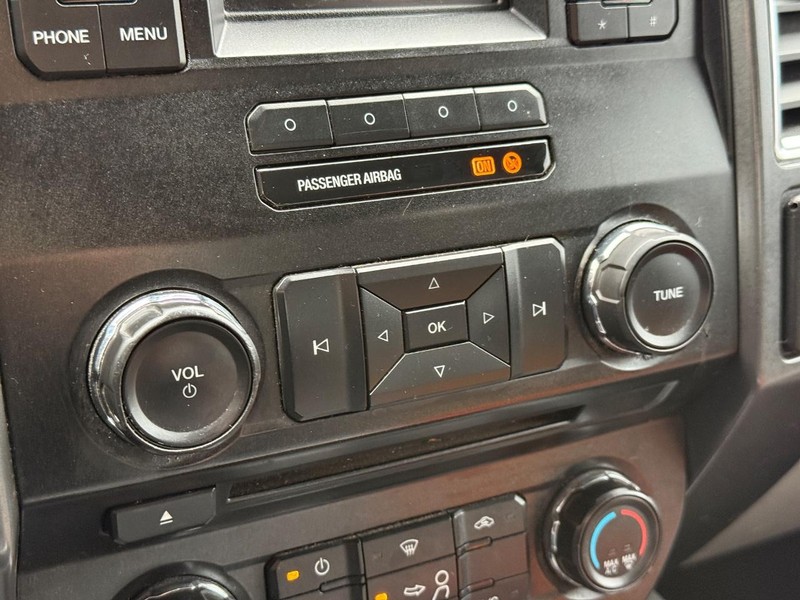 Ford Super Duty F-250 SRW Vehicle Full-screen Gallery Image 27