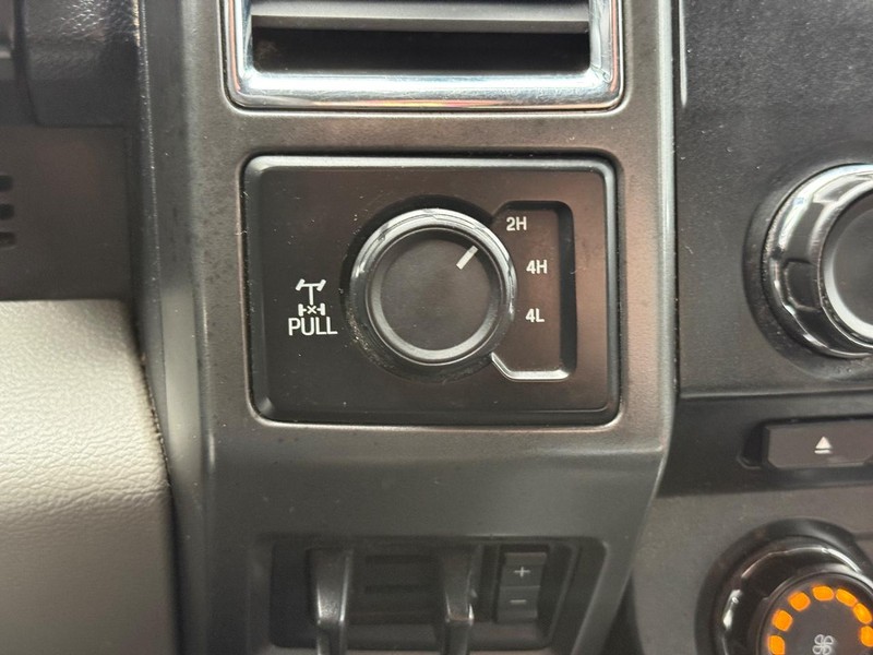 Ford Super Duty F-250 SRW Vehicle Full-screen Gallery Image 28