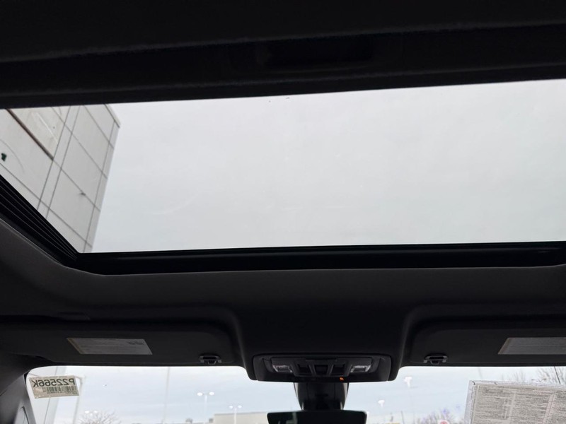 GMC Sierra 1500 Vehicle Full-screen Gallery Image 15