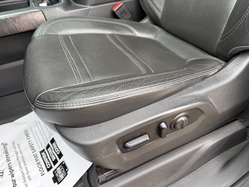 GMC Sierra 1500 Vehicle Full-screen Gallery Image 17