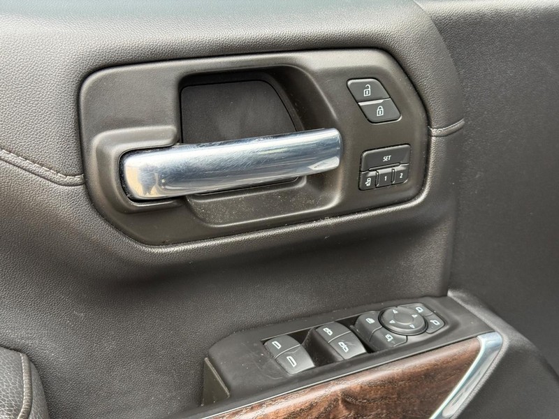 GMC Sierra 1500 Vehicle Full-screen Gallery Image 18