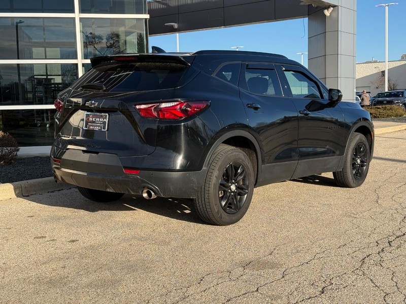 Chevrolet Blazer Vehicle Full-screen Gallery Image 03