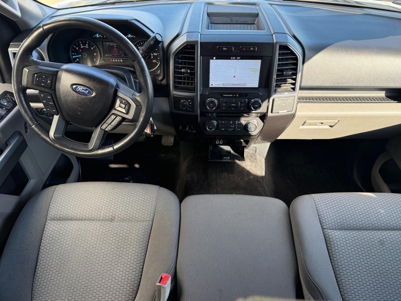 Ford F-150 Vehicle Full-screen Gallery Image 12