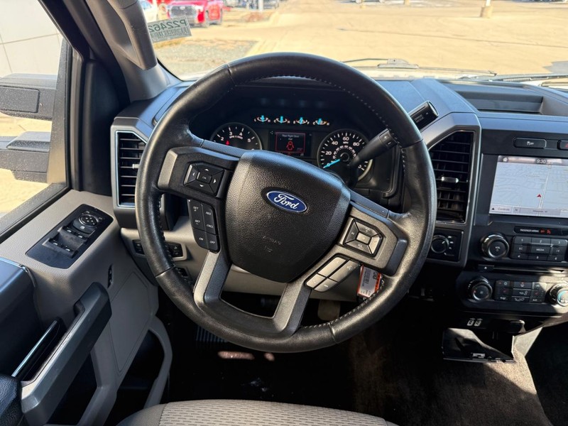 Ford F-150 Vehicle Full-screen Gallery Image 13