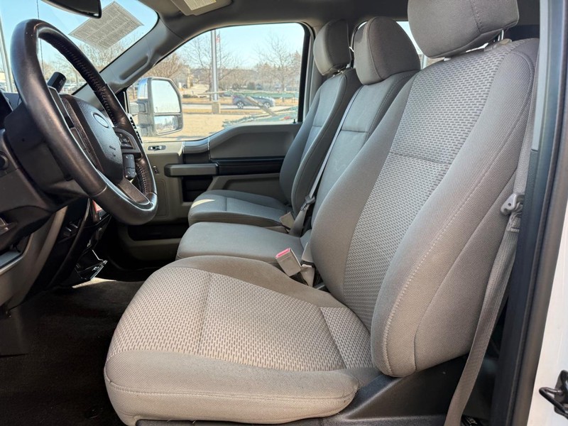 Ford F-150 Vehicle Full-screen Gallery Image 15