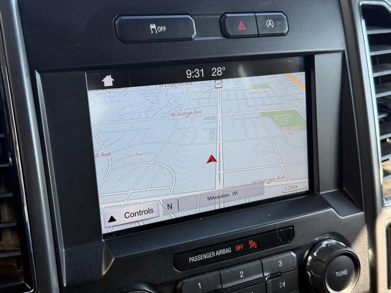 Ford F-150 Vehicle Full-screen Gallery Image 21