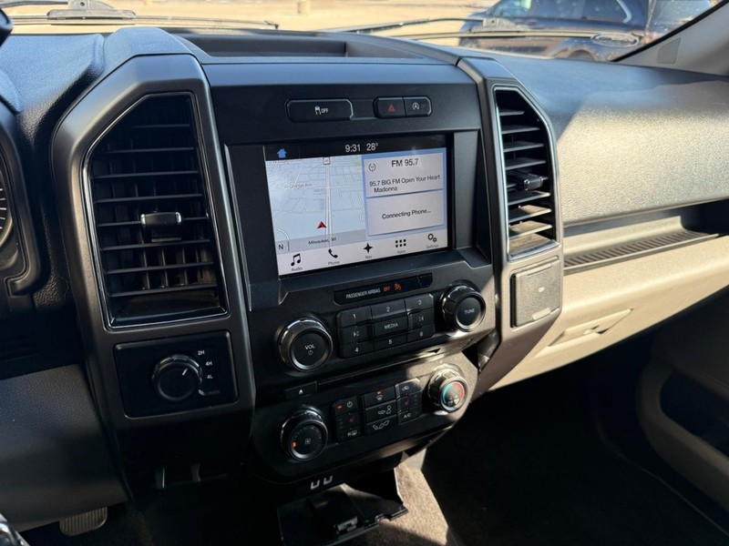 Ford F-150 Vehicle Full-screen Gallery Image 24