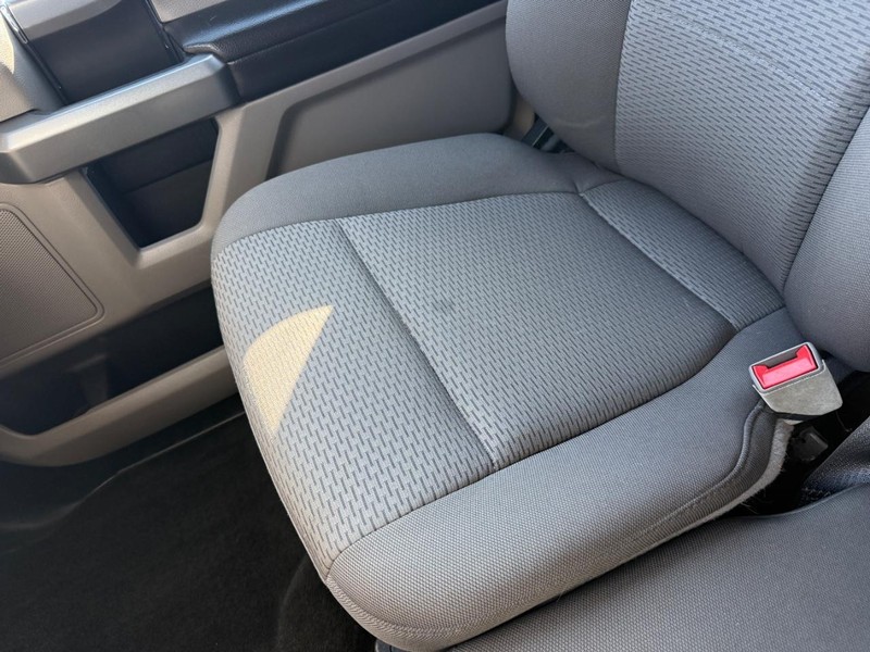 Ford F-150 Vehicle Full-screen Gallery Image 26