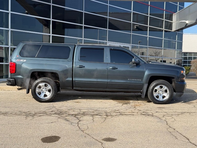Chevrolet Silverado 1500 Vehicle Full-screen Gallery Image 02