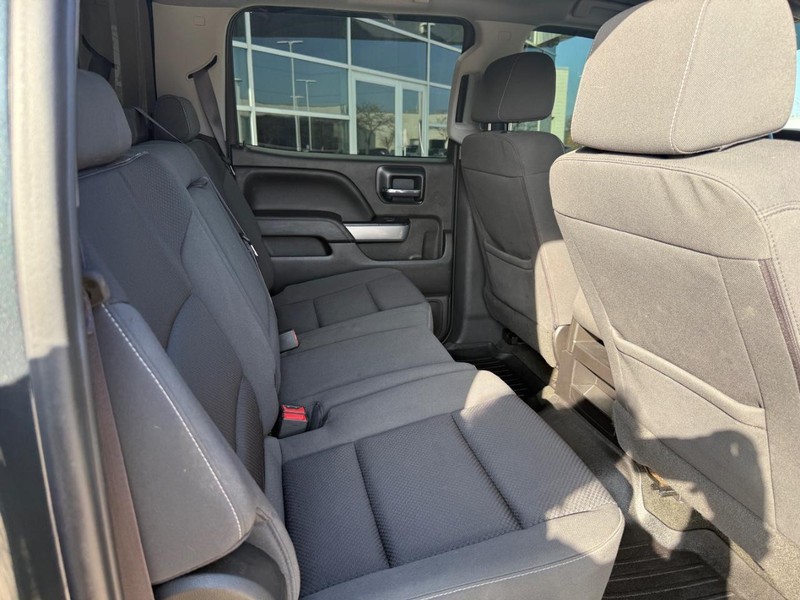 Chevrolet Silverado 1500 Vehicle Full-screen Gallery Image 12