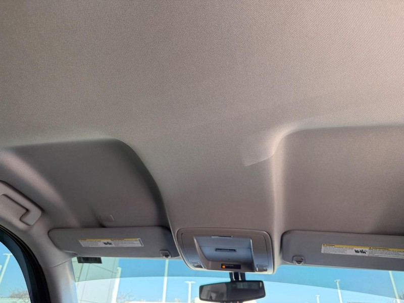 Chevrolet Silverado 1500 Vehicle Full-screen Gallery Image 15