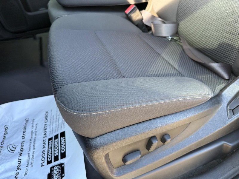 Chevrolet Silverado 1500 Vehicle Full-screen Gallery Image 17