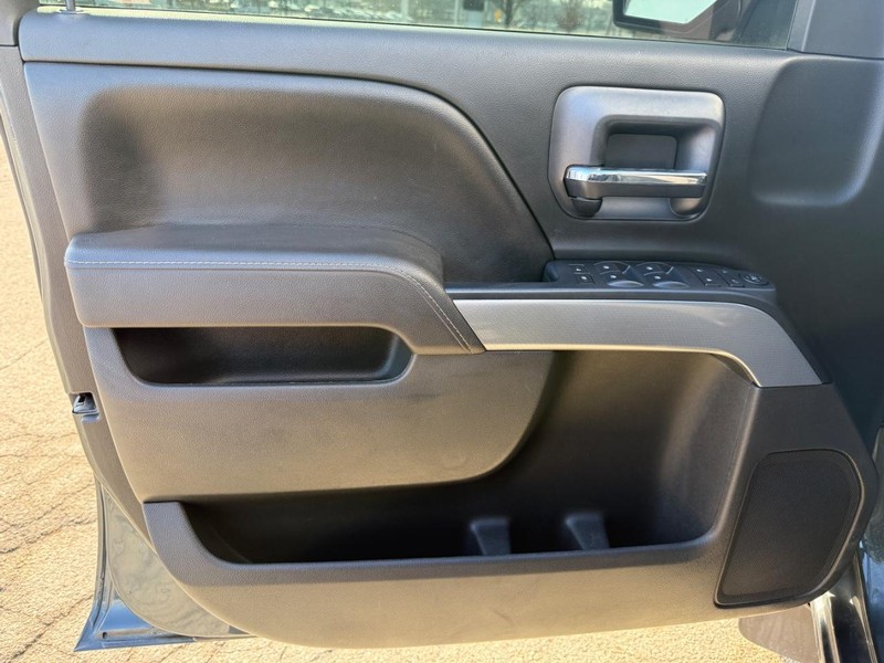 Chevrolet Silverado 1500 Vehicle Full-screen Gallery Image 19