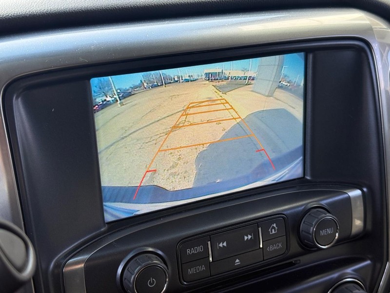 Chevrolet Silverado 1500 Vehicle Full-screen Gallery Image 24