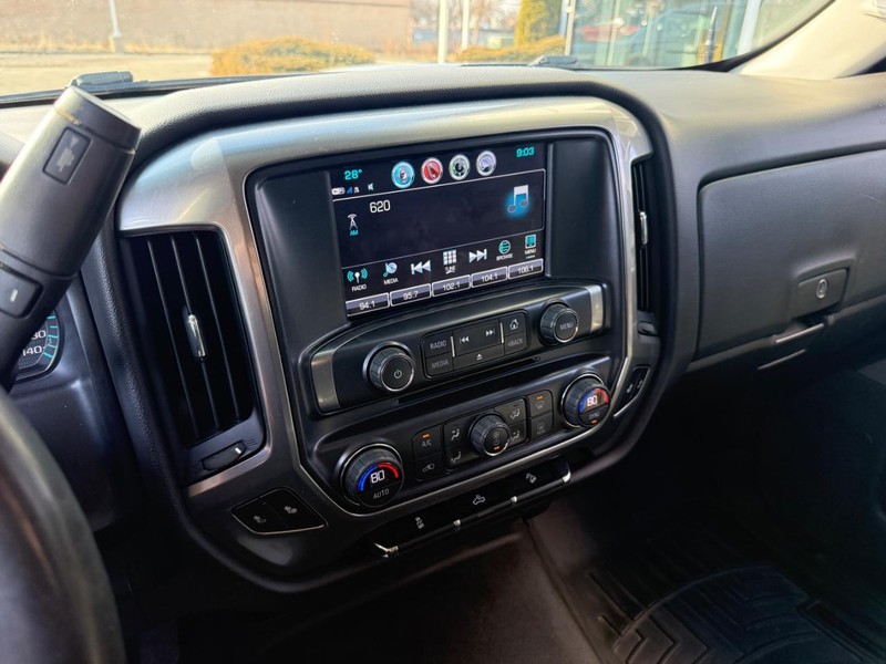 Chevrolet Silverado 1500 Vehicle Full-screen Gallery Image 25