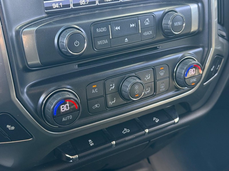 Chevrolet Silverado 1500 Vehicle Full-screen Gallery Image 26