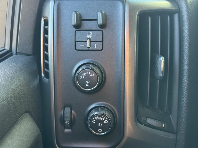 Chevrolet Silverado 1500 Vehicle Full-screen Gallery Image 28