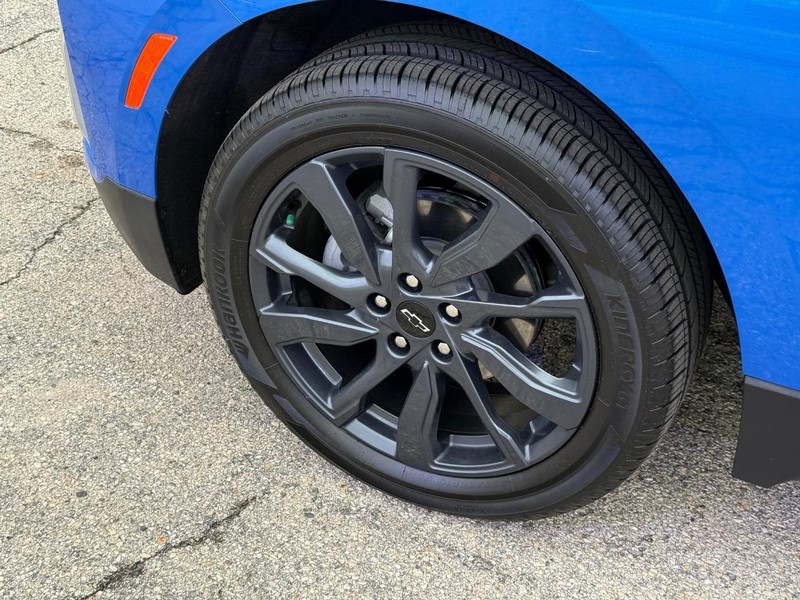 Chevrolet Equinox Vehicle Full-screen Gallery Image 10