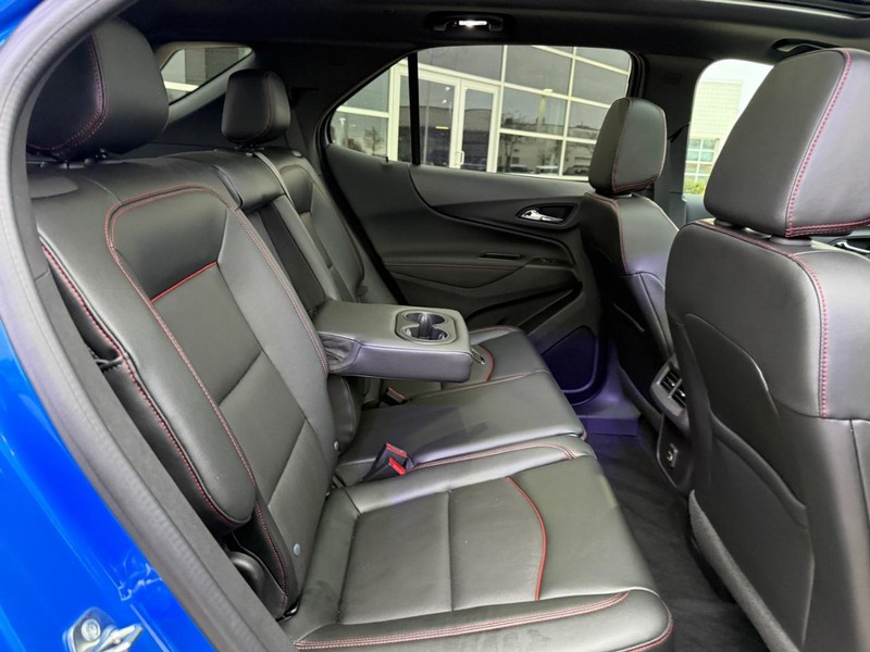 Chevrolet Equinox Vehicle Full-screen Gallery Image 12