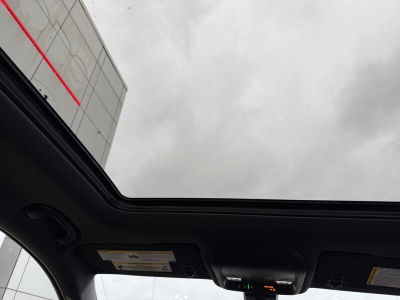 Chevrolet Equinox Vehicle Full-screen Gallery Image 15