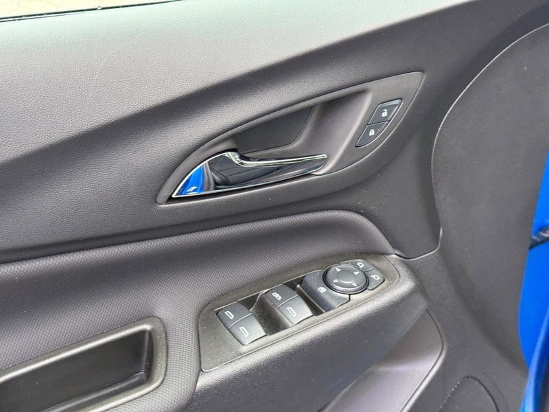 Chevrolet Equinox Vehicle Full-screen Gallery Image 18