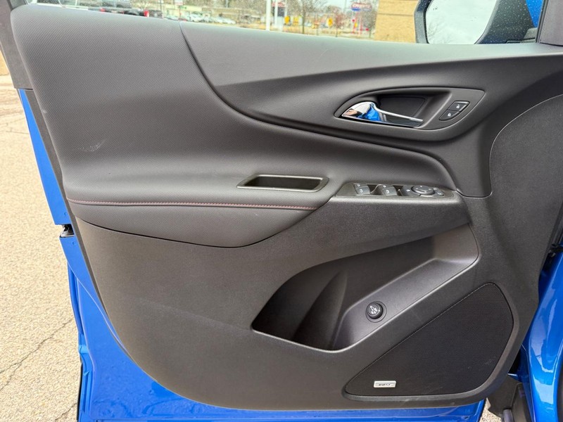 Chevrolet Equinox Vehicle Full-screen Gallery Image 19