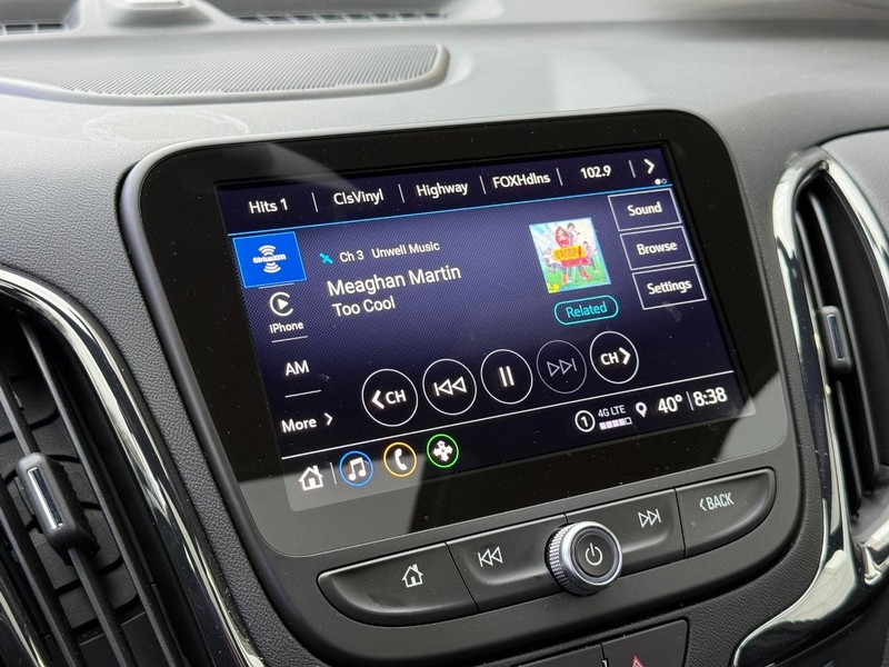 Chevrolet Equinox Vehicle Full-screen Gallery Image 23