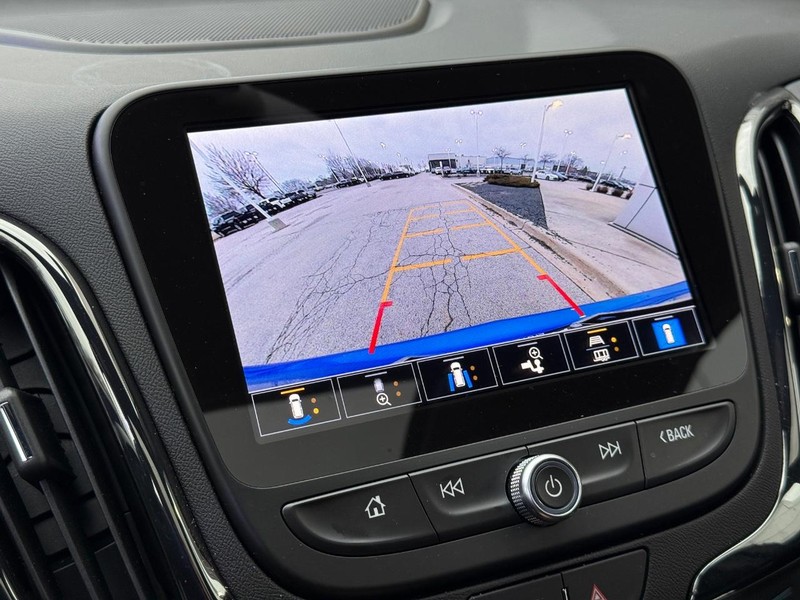 Chevrolet Equinox Vehicle Full-screen Gallery Image 24