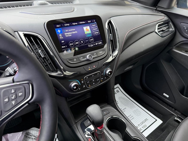 Chevrolet Equinox Vehicle Full-screen Gallery Image 25