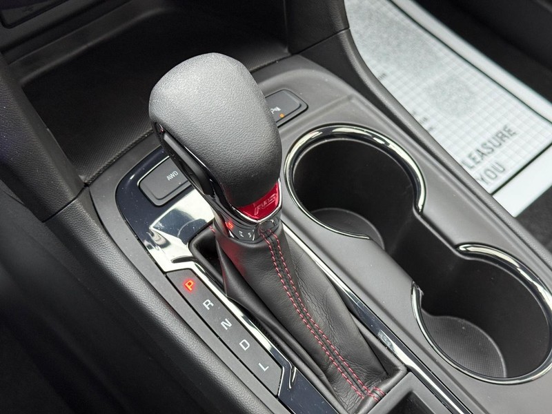 Chevrolet Equinox Vehicle Full-screen Gallery Image 26