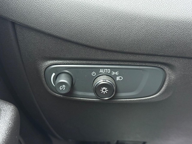 Chevrolet Equinox Vehicle Full-screen Gallery Image 29