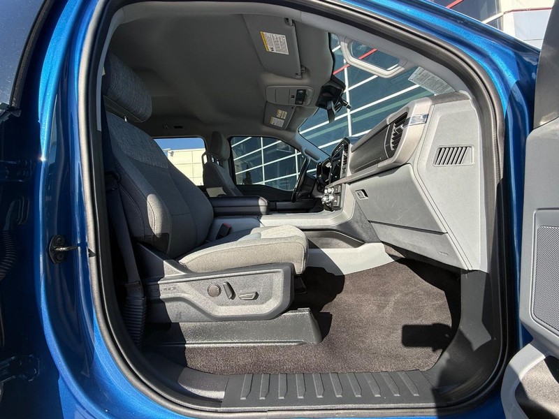 Ford F-150 Vehicle Full-screen Gallery Image 09