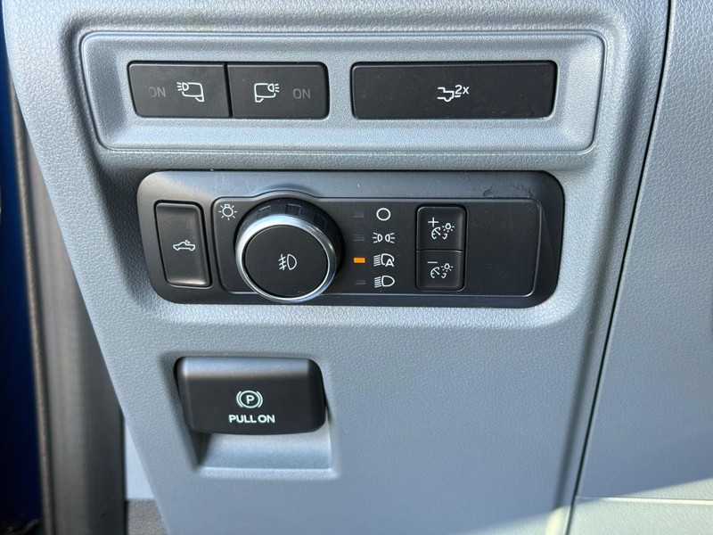 Ford F-150 Vehicle Full-screen Gallery Image 21