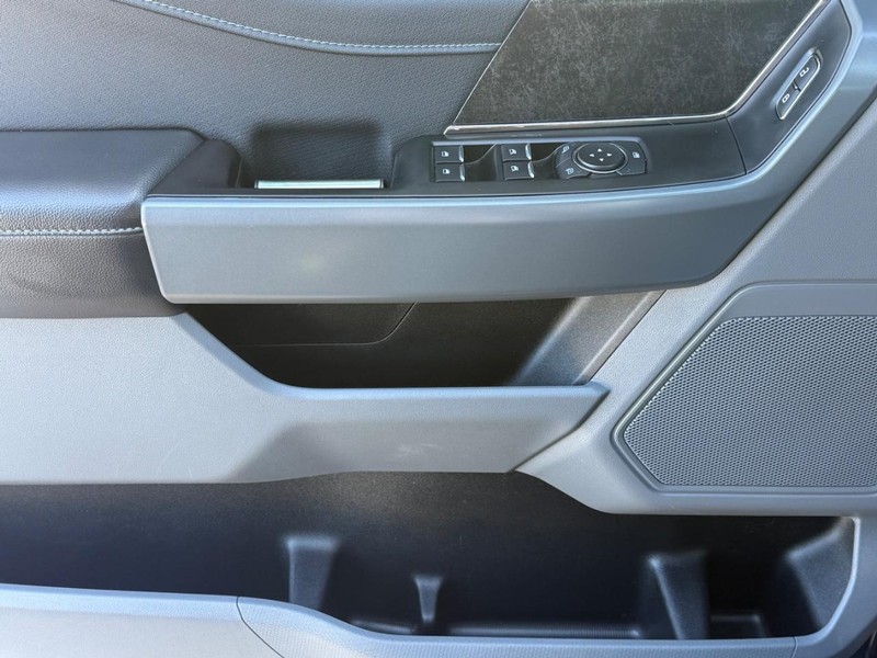 Ford F-150 Vehicle Full-screen Gallery Image 22