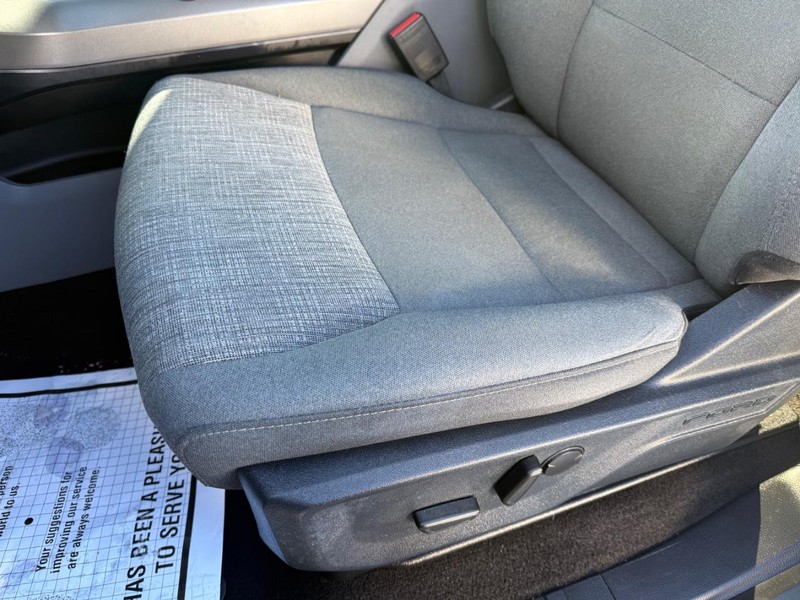 Ford F-150 Vehicle Full-screen Gallery Image 24