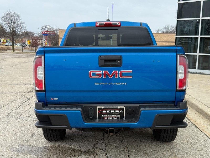 GMC Canyon Vehicle Full-screen Gallery Image 04