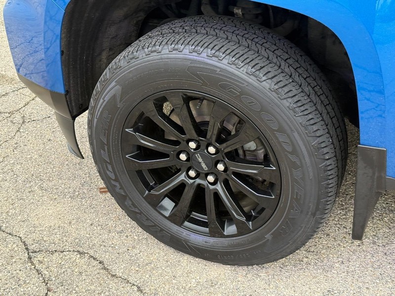 GMC Canyon Vehicle Full-screen Gallery Image 10